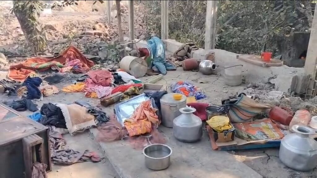 अर्जुनपुर में अतिक्रमण कार्रवाई पर राजनीति गरम, मानवीयता पर सवाल 2 IMG 20260116 WA0052