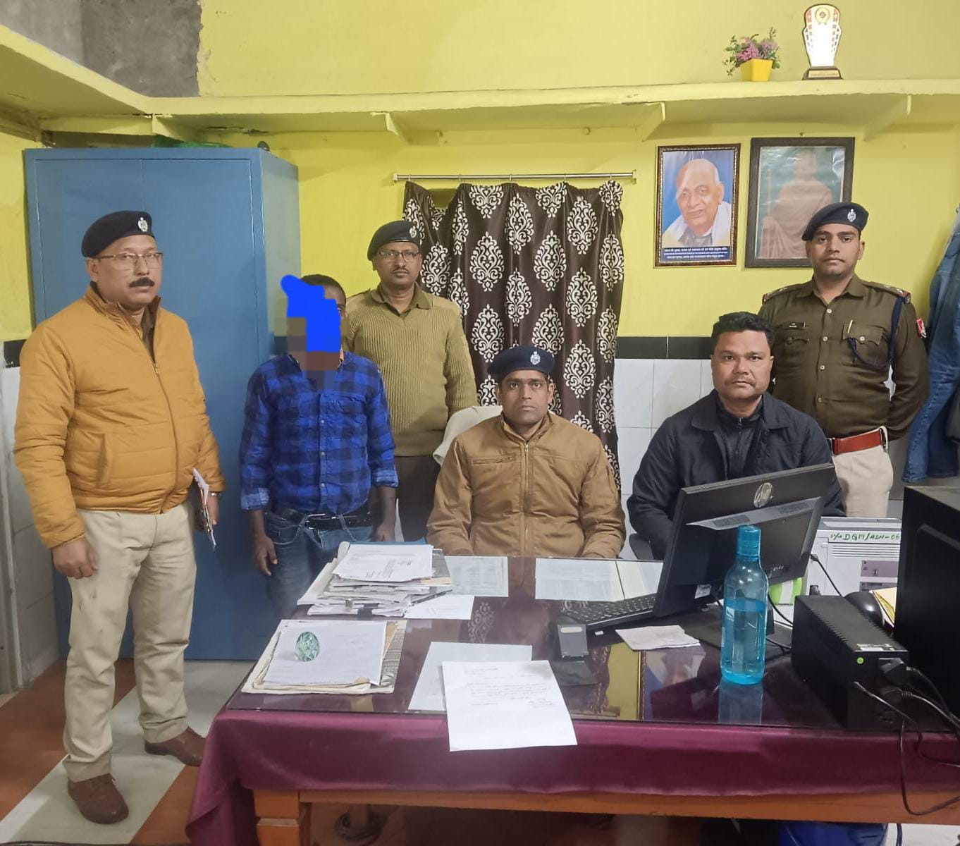 ऑपरेशन यात्री सुरक्षा के तहत दो मोबाइल फोन बरामद