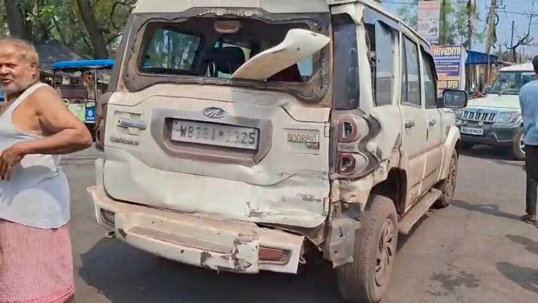 जामुड़िया में अनियंत्रित डंपर का कहर, हाईवे पर हादसे से आक्रोशित लोग उतरे सड़क 2 IMG 20260320 WA0107