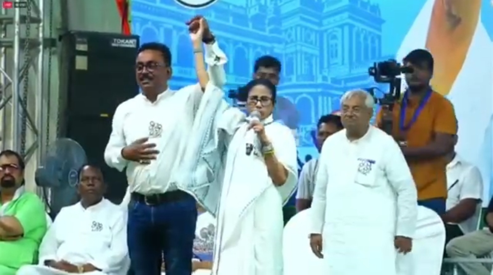 दुर्गापुर सभा में ममता का केंद्र पर वार, भाजपा को बताया बड़ा खतरा