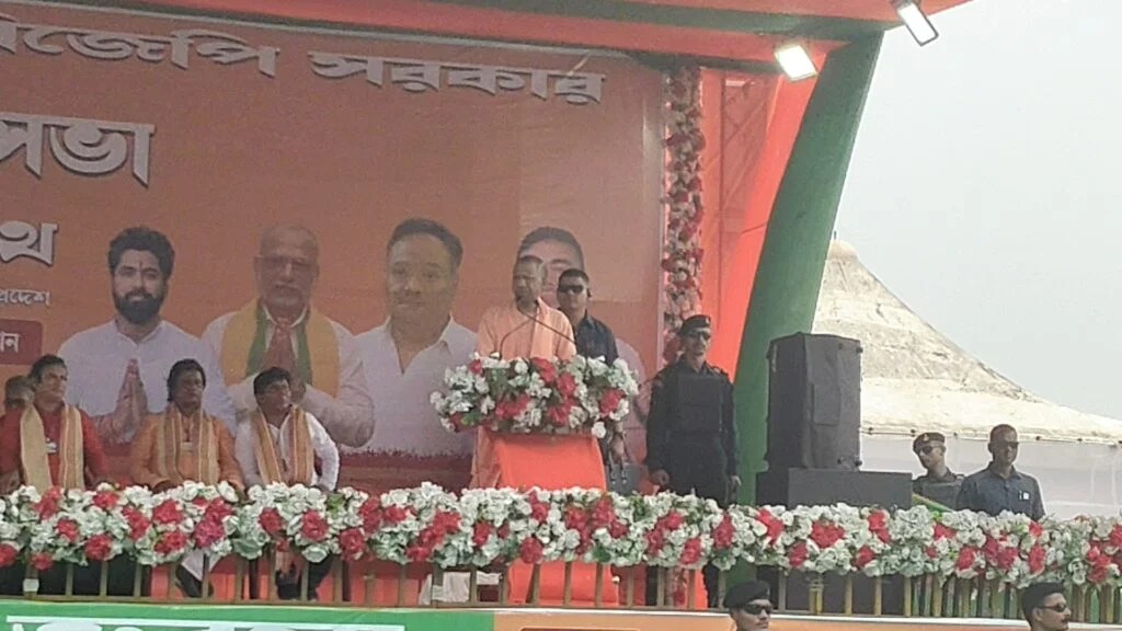 बाराबनी में योगी की हुंकार, भाजपा प्रत्याशी के समर्थन में साधा निशाना