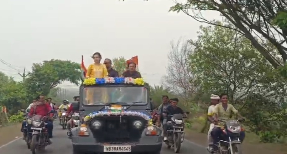 बाराबनी में शताब्दी रॉय का रोड शो, तृणमूल ने दिखाया दमखम