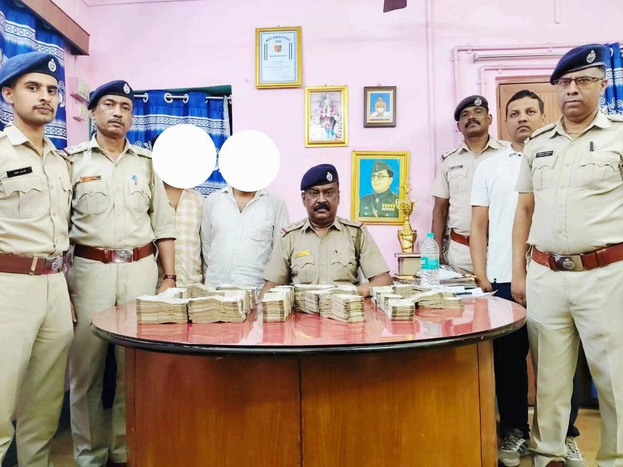 अंडाल स्टेशन पर 50 लाख नकद बरामद, दो गिरफ्तार