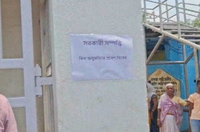 सरकारी भूमि पर बने भवन पर प्रशासन की कार्रवाई, पंचगछिया में राजनीतिक हलचल तेज 3 IMG 20260616 WA0032
