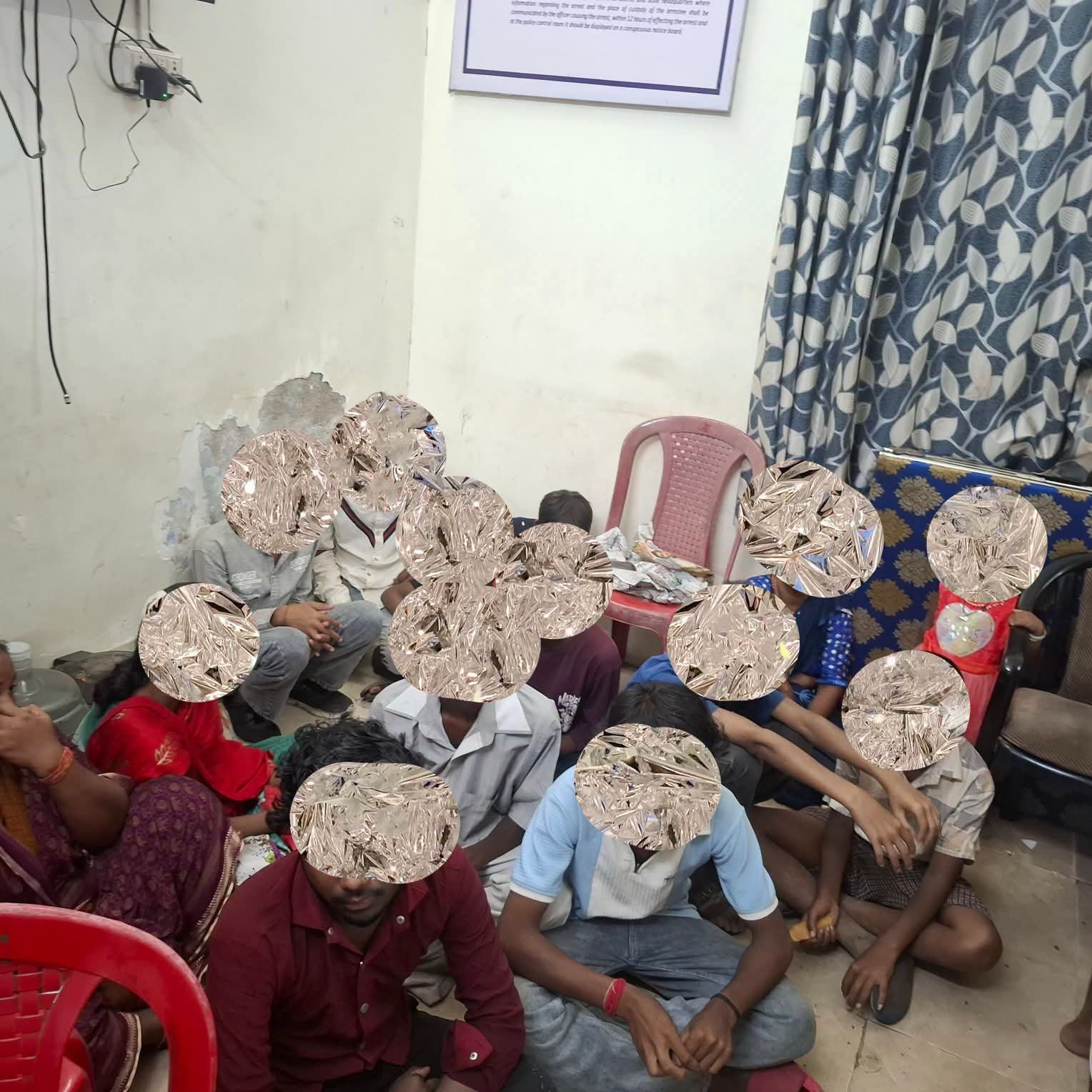 उल्टा रथ मेले में सक्रिय मोबाइल चोर गिरोह पर पुलिस का शिकंजा, छह चोरी के मोबाइल बरामद
