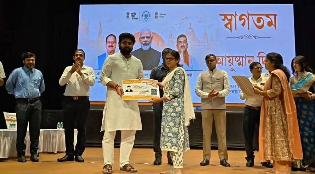 43 हजार आयुष्मान कार्ड वितरित, पश्चिम बर्दवान में स्वास्थ्य सुरक्षा अभियान ने पकड़ी रफ्तार 2 IMG 20260818 WA0036