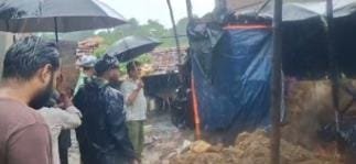 लगातार बारिश में कच्चा मकान ढहा, पीड़ित परिवार से मिले भाजपा नेता अभिजीत राय, सुरक्षित ठिकाने की व्यवस्था 1 IMG 20260818 WA0047
