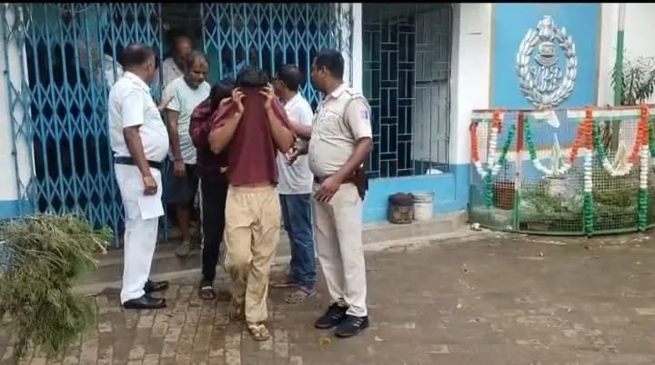 कुल्टी में साइबर गिरोह पर पुलिस की बड़ी कार्रवाई, ग्यारह गिरफ्तार, तीन लाख नकद बरामद 2 IMG 20260908 WA0040