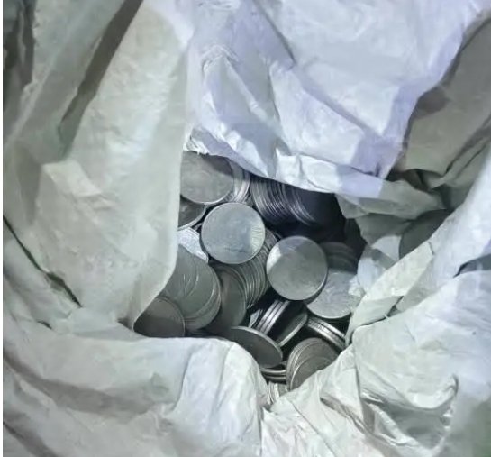 बिहार से बंगाल आ रही बस से तीन बोरियों में भरे तीन लाख के सिक्के बरामद